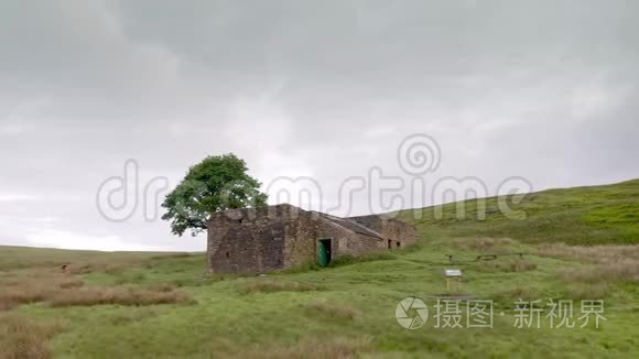 英国西约克郡霍沃斯附近的一座破败的农舍，据说这是该地的灵感来源