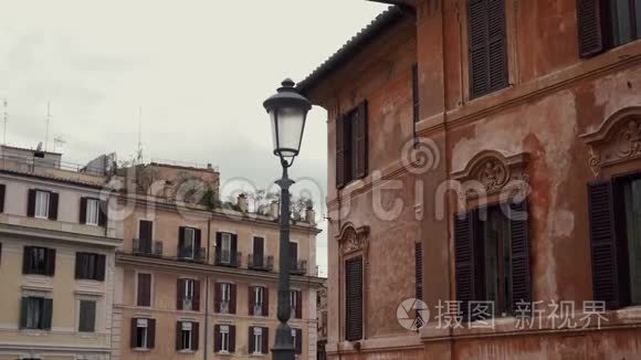 意大利罗马街头的老街铁灯笼视频