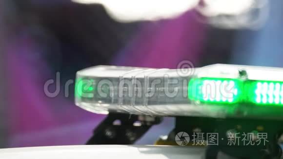 救援车上的紧急警报灯视频