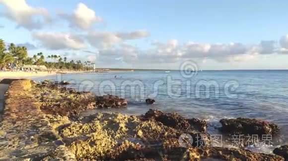 美丽的多米尼加日落在海上视频