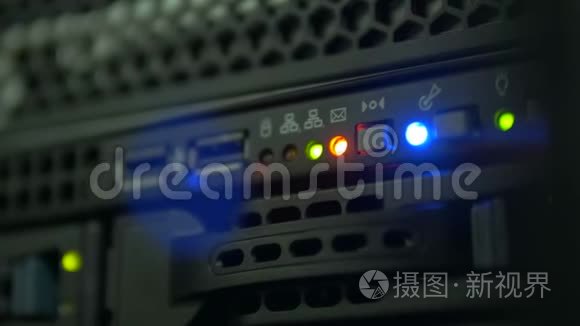 服务器上蓝色警告灯  第1张