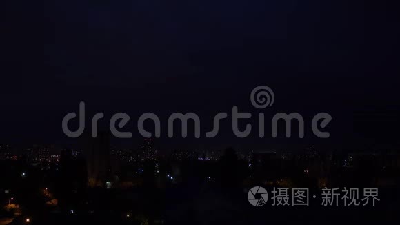 乌克兰闪电时美丽的城市夜景视频