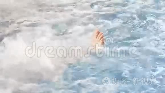 在按摩浴缸里视频