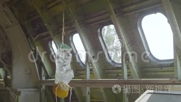 飞机上的氧气面罩视频