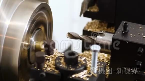 金属工件车床旋转机械焊接操作