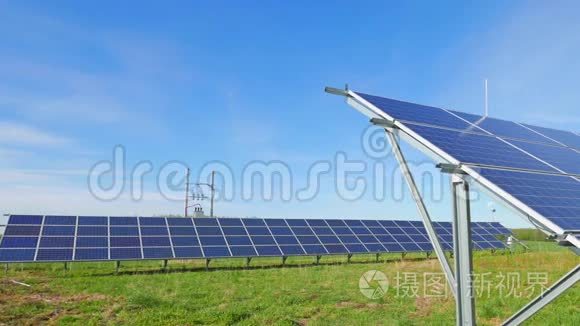 太阳能电池板和农村景观