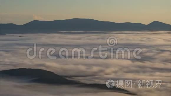 大雾中的山地时间流逝视频