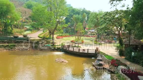 泰国清莱道东美法朗花园池塘