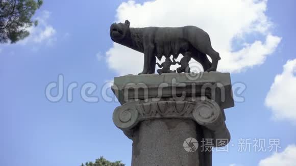 卡皮托林山上的母狼雕像。 罗马城的创始人-罗穆卢斯和雷穆斯-哺乳母狼