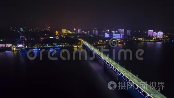 中国武汉-2017年5月2日：夜间照明城市景观青川桥空中无人机