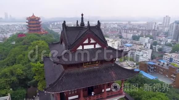 中国武汉2017年5月2日红门钟庙公园日黄鹤航空全景