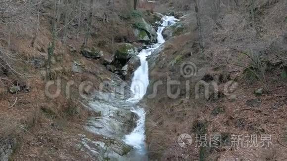 高山风景区的小河瀑布视频