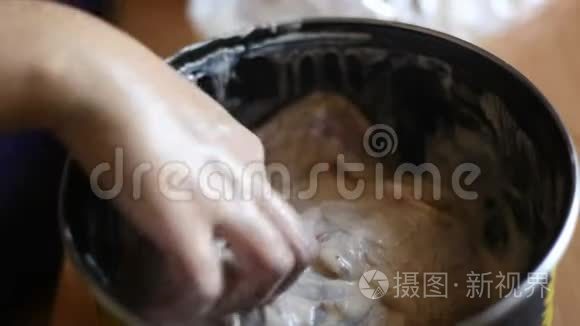 塑料袖子里的鸡视频