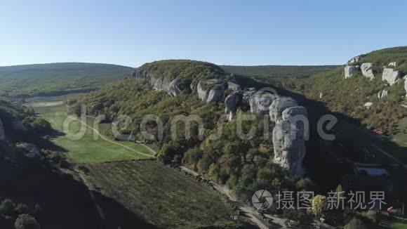 山谷农场树木种植的俯视图。 中枪。 峡谷中两个不同山谷顶部的全景