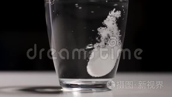 透明杯滴水安乃近片视频