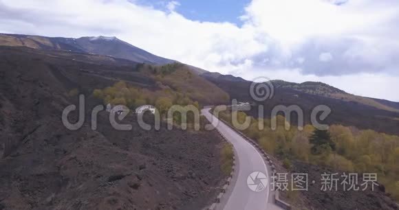 通往埃特纳山或蒙吉贝洛Mungibeddu山的空中景观是活跃的平流层火山