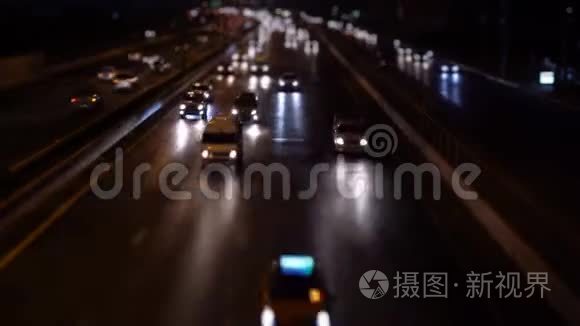城市夜间道路交通车辆