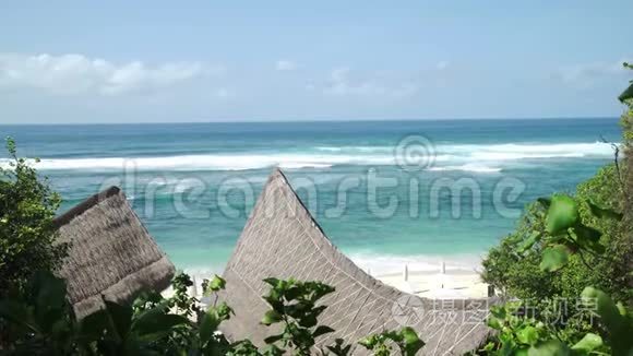 印度尼西亚星期日海滩俱乐部夏季阳光明媚的一天的全景海景