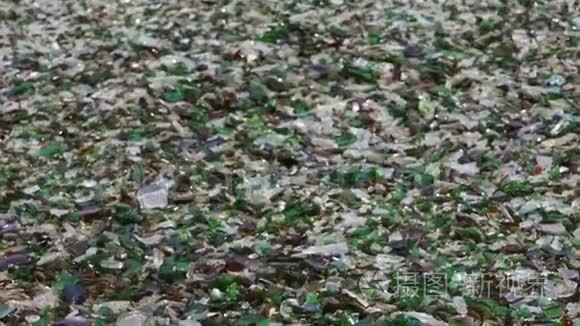 回收工业工厂的玻璃碎瓶视频