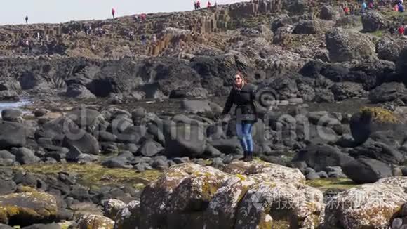 北爱尔兰巨人铜锣的典型岩层视频