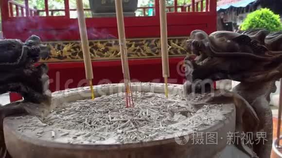 中国香枝在寺庙里燃烧视频