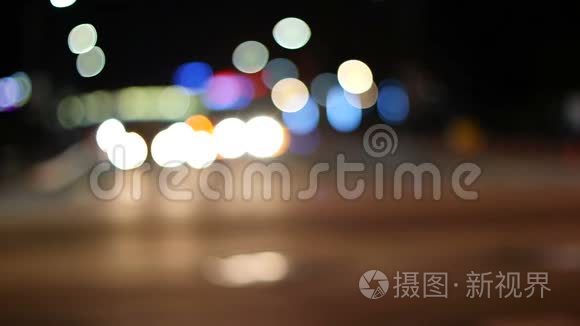 在韩国拍摄的夜间交通信号灯视频