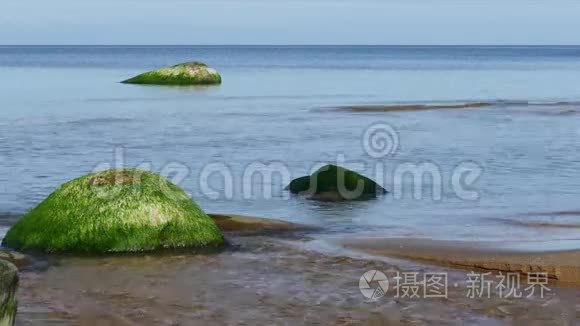 用石头平静的海景视频