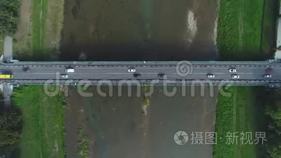 乌克兰乌日戈洛河桥运时间推移