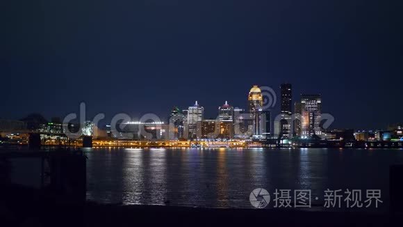 夜晚的路易斯维尔天际线视频