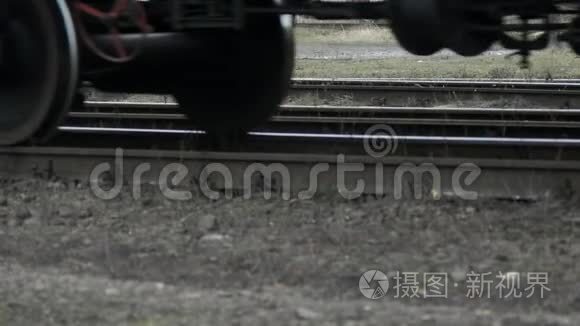 火车车轮在飞行中行驶视频