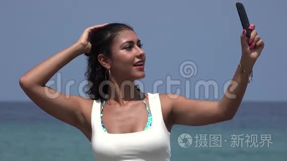 幸福的年轻女人为自私而失败视频