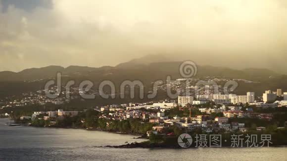 马丁尼奎森林城市和海岸的景色视频