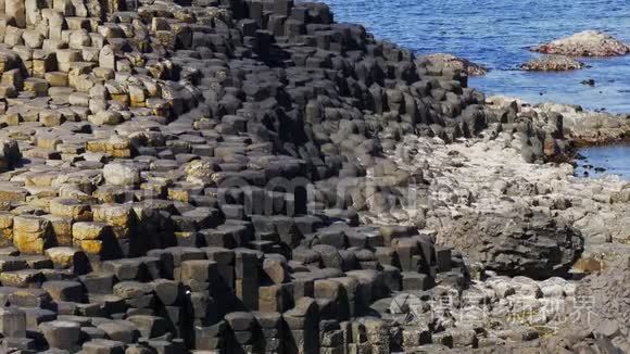 北爱尔兰巨人铜锣的典型岩层视频