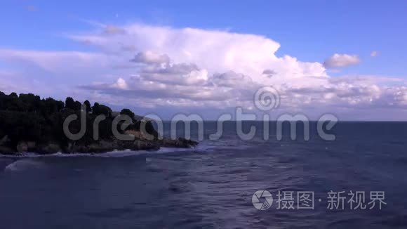 黑山阿尔金杰半岛附近的小风暴视频