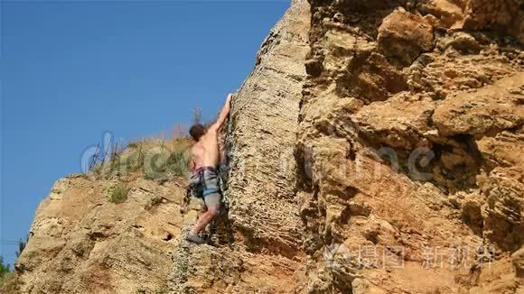 登山者降绳视频