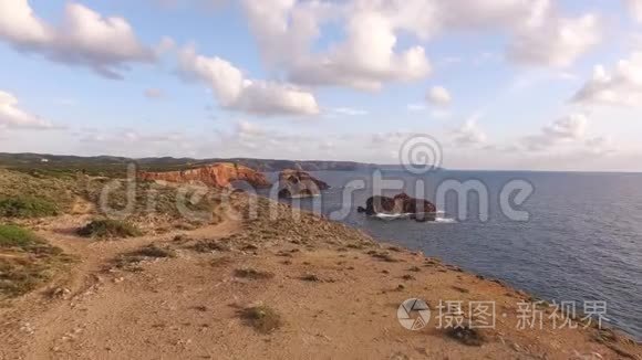 全景的海洋和悬崖葡萄牙，附近的卡拉帕特拉，罗塔维肯蒂纳。