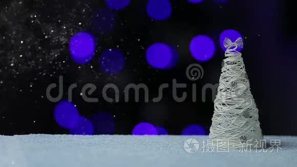 雪夜里的圣诞树视频