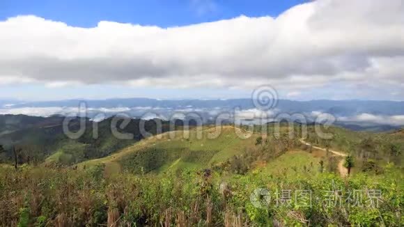 云在山上移动的时间流逝视频