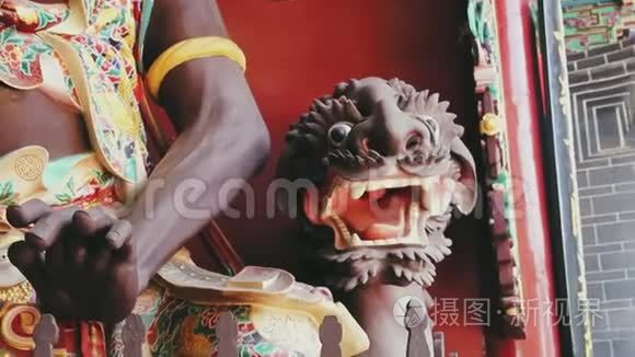 中国寺庙中的危险守卫佛像视频