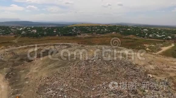 乌克兰巨大的城市垃圾倾倒场视频