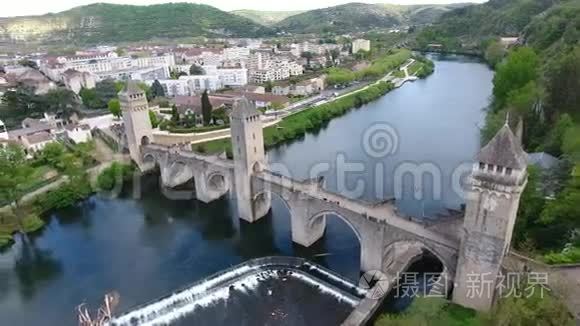 法国南部卡沃斯的瓦伦特大桥视频