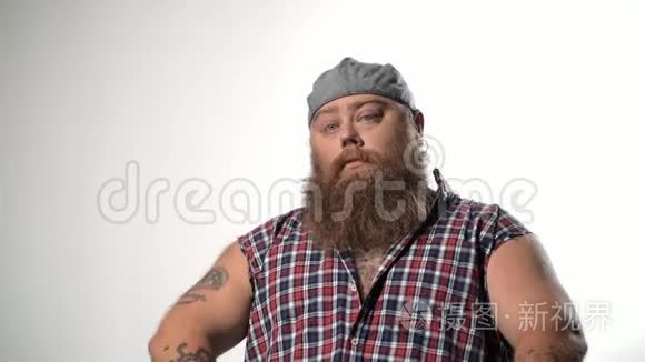 酷胖的带帽子的男臀视频