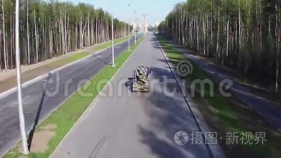 道路混凝土搅拌机行车鸟瞰图视频