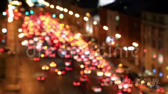 莫斯科大街夜间交通的明亮灯光视频