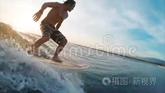 业余冲浪爱好者视频
