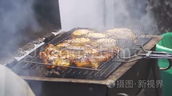 慢动作烧烤炉煮鸡肉视频