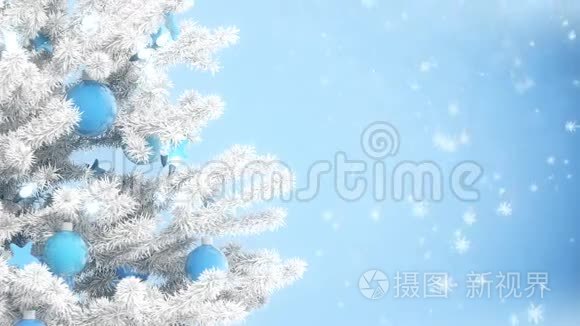 用飘落的雪花装饰圣诞树视频