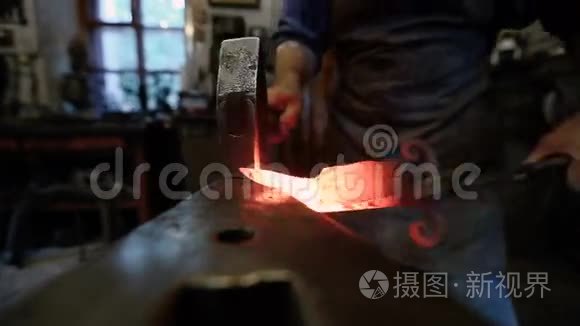 手工艺术锻造金属铁匠金属加工视频