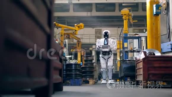 有工业设备和机器人的工厂单位视频