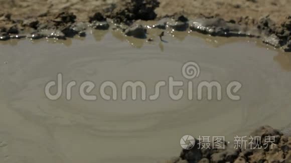 奇怪的组泥浆产生气体视频